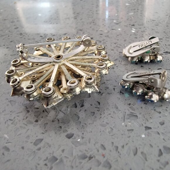 Vintage Triad Blue Aurora Borealis Rhinestone Brooch and Clip-on Earring Set - Picture 10 of 10